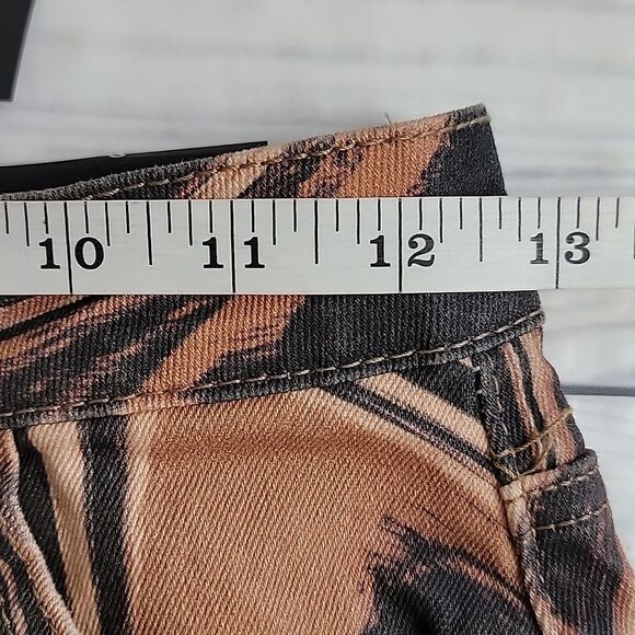 Fashion Nova Volcano Blows Straight Leg Jeans Womens Size 3 NWT - Picture 13 of 15